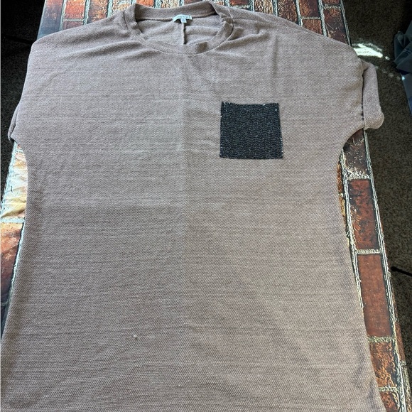 White Birch Mauve Top with Black Accent Pocket - Picture 1 of 5